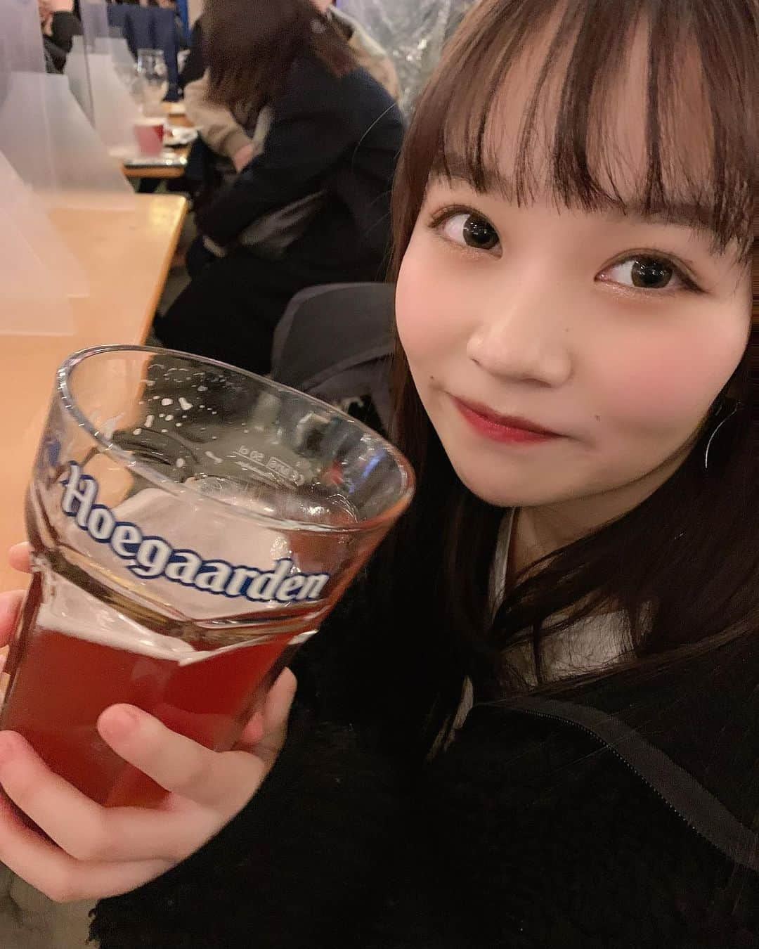 大嶋みくさんのインスタグラム写真 - (大嶋みくInstagram)「おはようございます！  このビール美味しすぎてデカすぎた😳🤍🤍  今日からお休みいただきます。  ダイエット頑張ろぉ〜...()」12月29日 7時01分 - oshima_miku