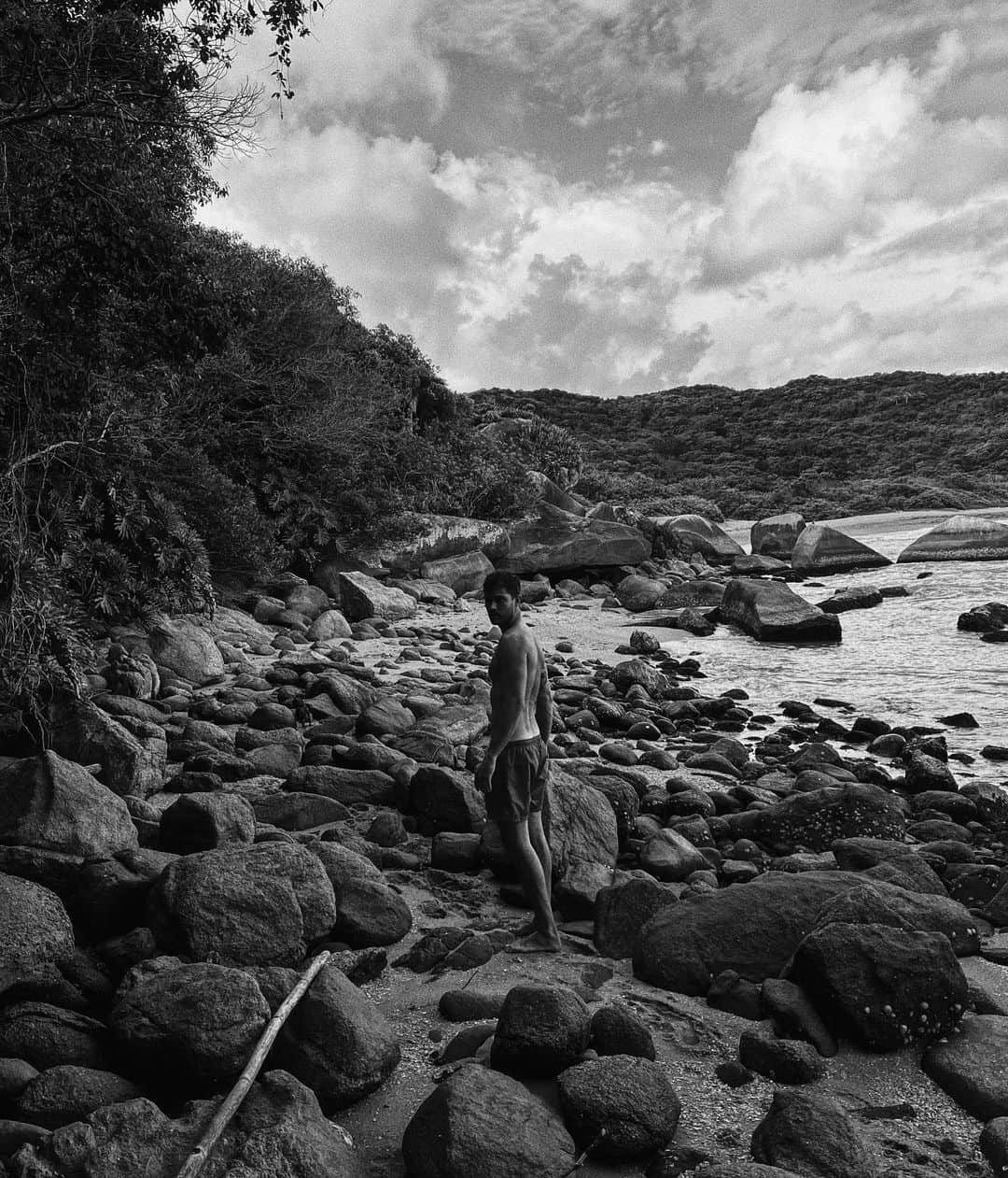 フランシスコ･ラチョースキーのインスタグラム：「Hey babe, take a walk on the wild side 🌴🌿🌳🌿🌊」