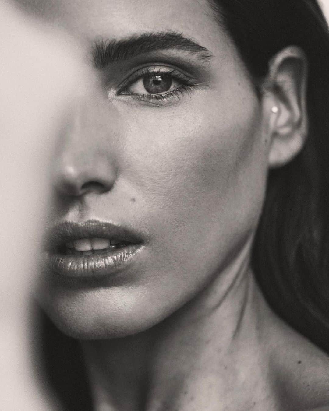 タニー・アトキンソンのインスタグラム：「🖤」