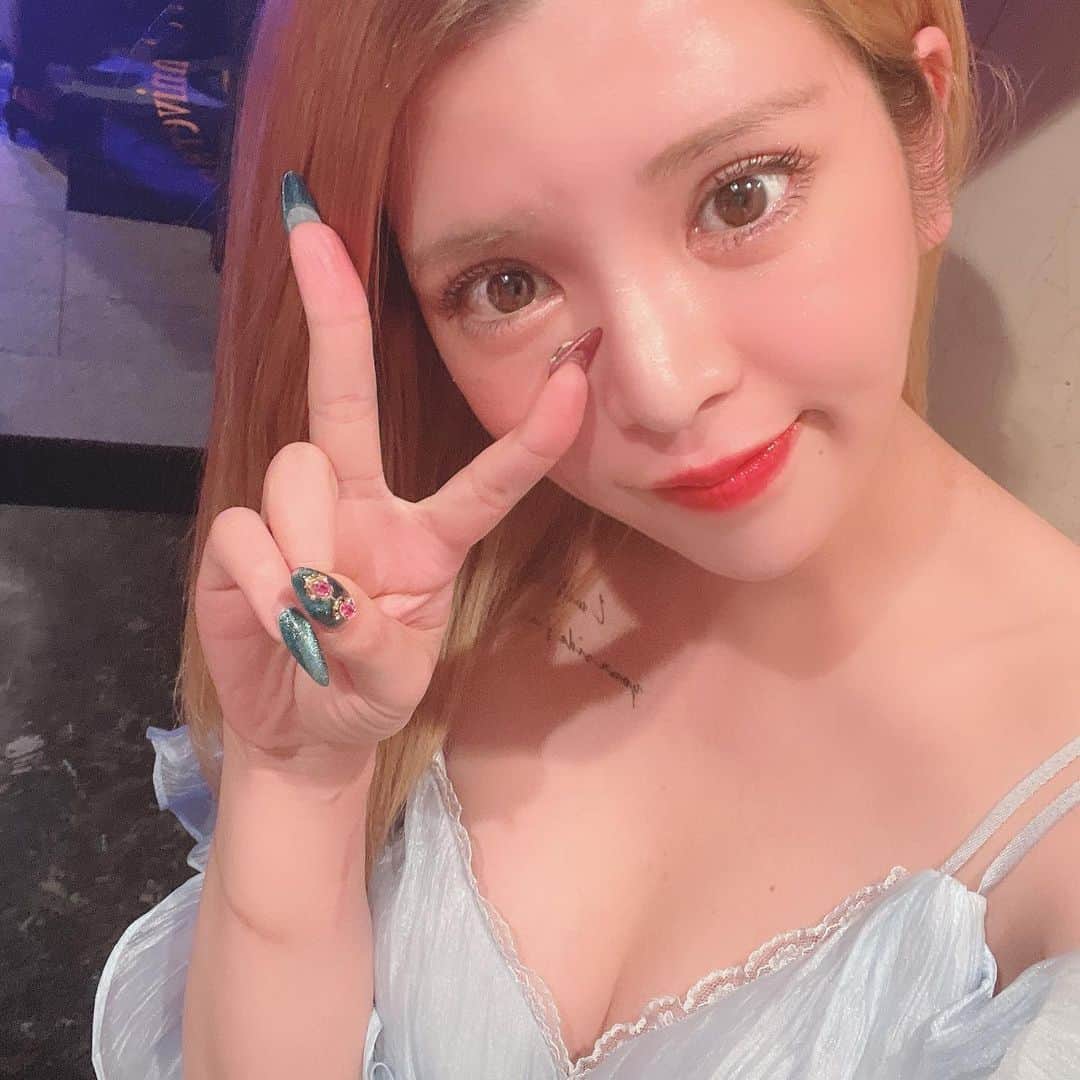 坂口杏里のインスタグラム：「club  SLOW 新宿区歌舞伎町1-9-6 三経32ビル3F 0332008522」