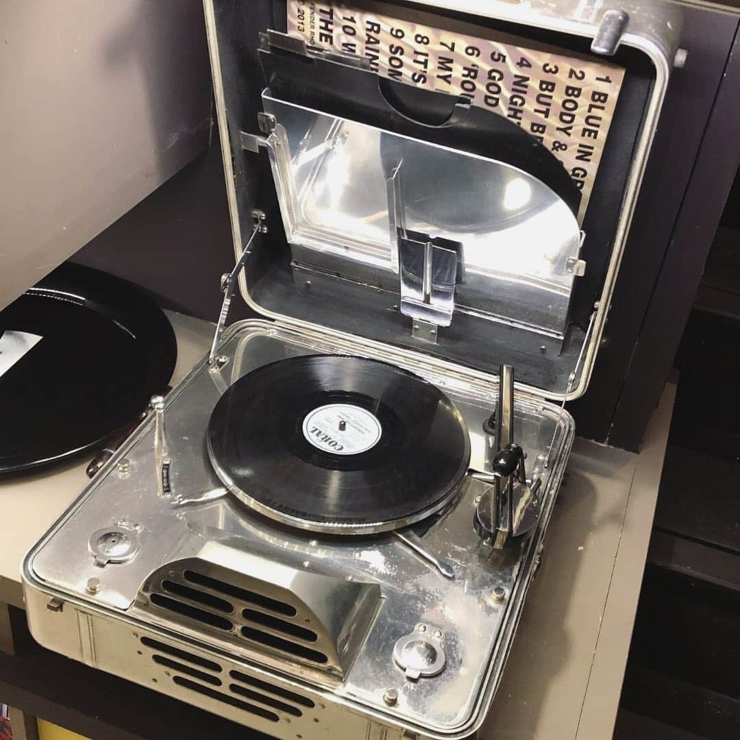 レクレルールのインスタグラム：「John Vassos RCA Victor Special portable phonograph, ca. 1935. We really enjoy seeing this aluminum phonograph 'suitcase' because it is such an extraordinarily crafted object. Available at Leclaireur, 10 rue Boissy d'Anglas, Paris. Contact us in DM or comment for any request!  #Leclaireur #conceptstore #vintagedesign #portablephonograph #rcavictorspecial」