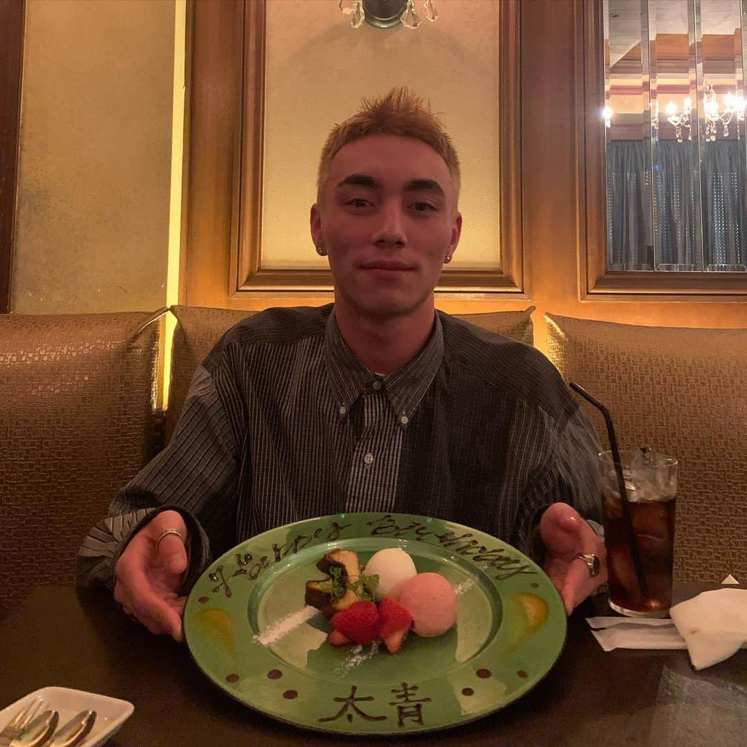 太青さんのインスタグラム写真 - (太青Instagram)「22歳になりましたー！ 少しお酒飲んだだけで真っ赤な22歳もよろしくお願いします。」12月28日 22時53分 - lespros_tao