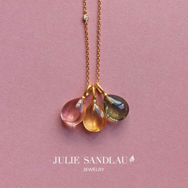 ジュリーサンドラゥさんのインスタグラム写真 - (ジュリーサンドラゥInstagram)「One of each, please ✨💫⠀⠀⠀⠀⠀⠀⠀⠀⠀ ⠀⠀⠀⠀⠀⠀⠀⠀⠀ ⠀⠀⠀⠀⠀⠀⠀⠀⠀ #juliesandlau #juliesandlaujewelry #jewelry #necklace #colors #styling #inspiration #pendants」12月28日 22時54分 - juliesandlau