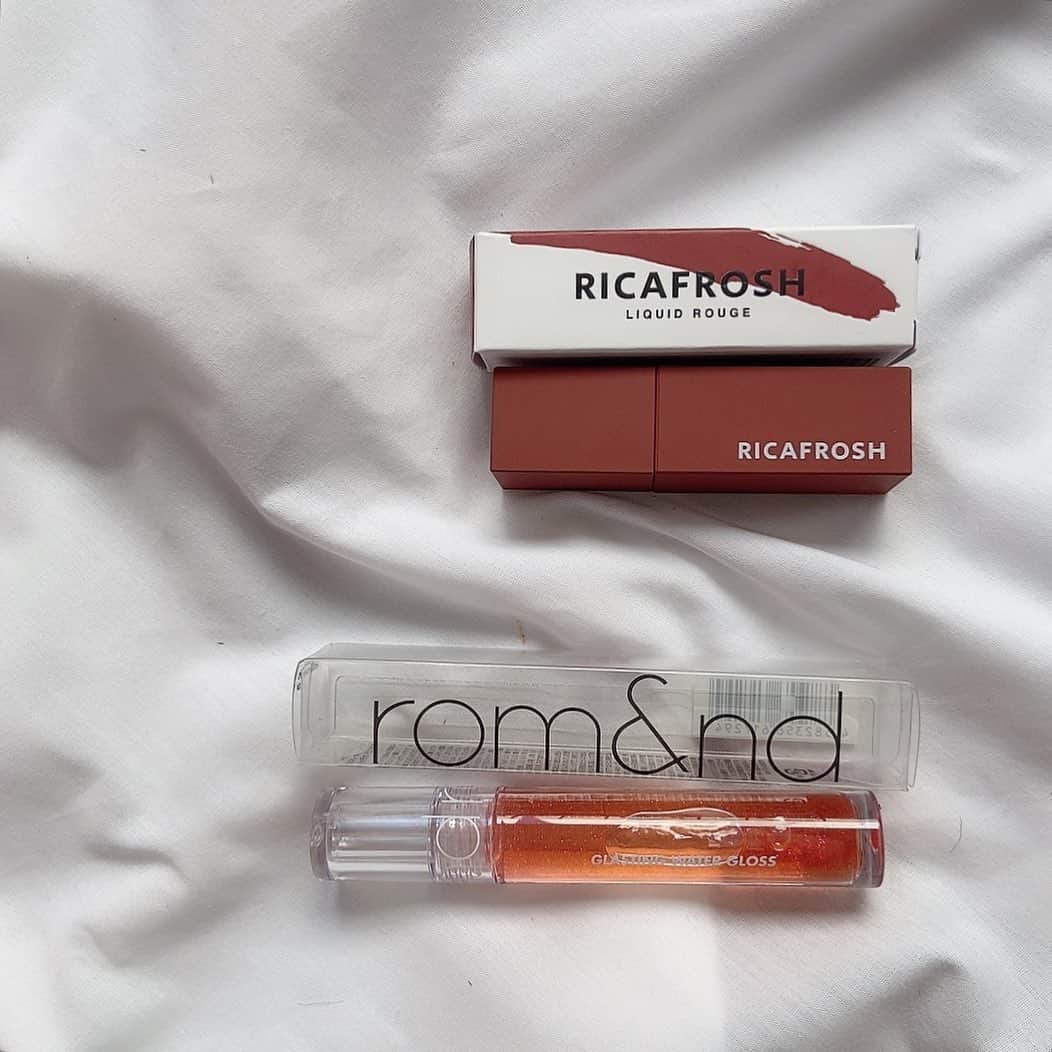 仙石翼のインスタグラム：「今使ってるリップティント💄 秋っぽくてかわよい」
