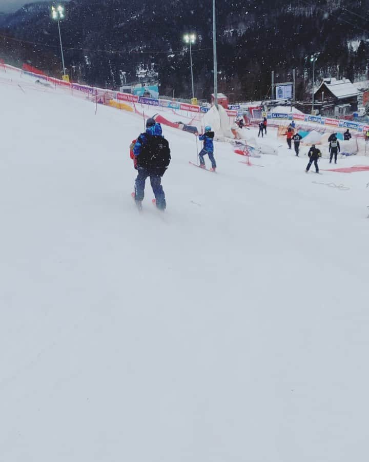 ミカエラ・シフリンのインスタグラム：「One of *those* days...😳😳🌬🌬   Or as Tim Gfeller once said: “Update from the Jury- the start has been moved down to the finish. Next decision in 15 minutes.”」