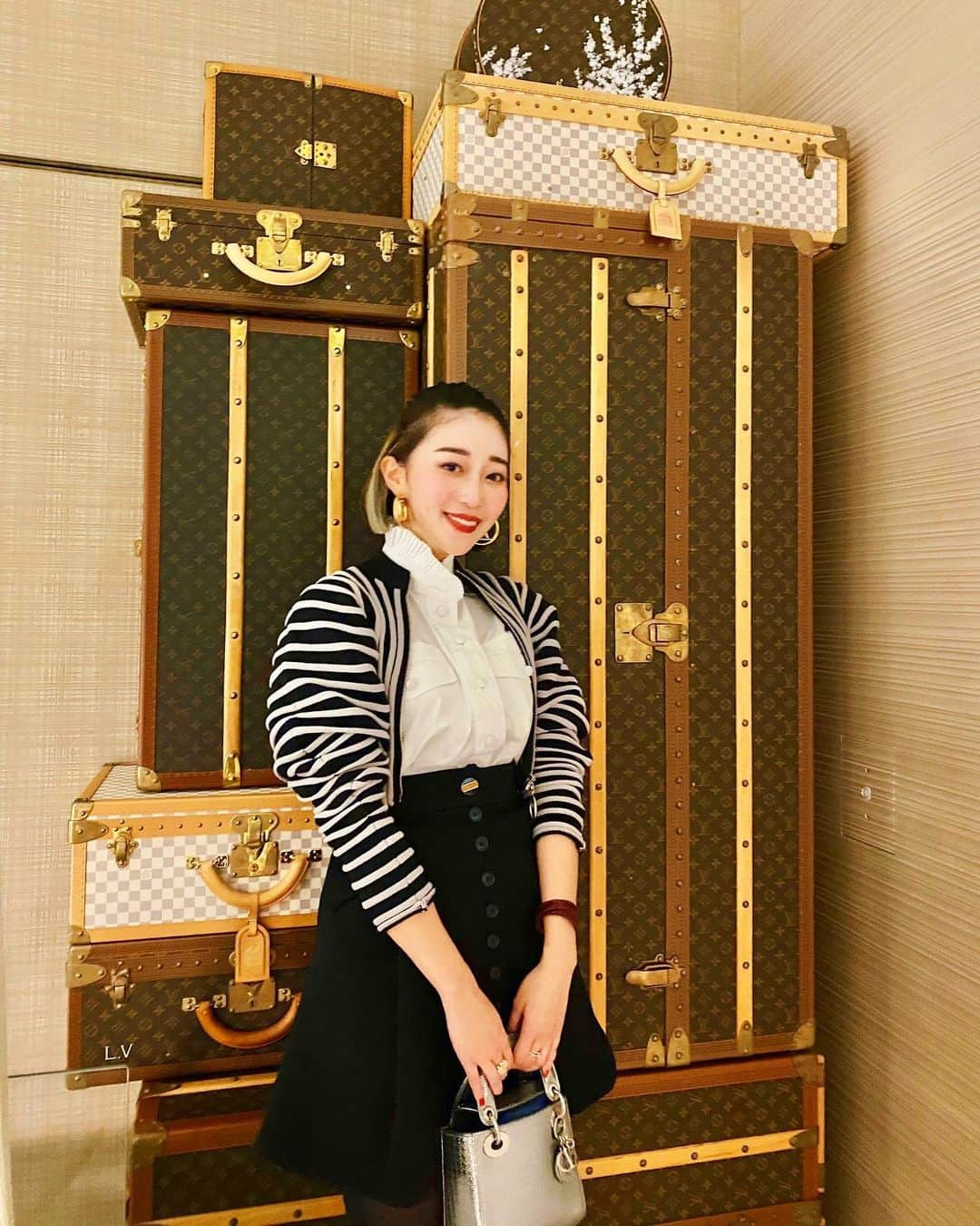 梅谷安里さんのインスタグラム写真 - (梅谷安里Instagram)「先日楽しみにしてた louis vuitton × Sugalabo @sugalabov へ♠️♥️♣️♦️ 可愛すぎるテーブルウェアに始まりからきゅんきゅん💕 お洋服もヴィトンで合わせてみたよ💕 多田さんの24ヶ月熟成ペルシュウ。 美味しすぎてほんと何枚でも食べれる🤤 #sugalabo#sugalabov  #louisvuitton#osaka #outfit#ルイヴィトン  #LV#ヴィトン#あんグルメ」12月28日 23時08分 - anriworld