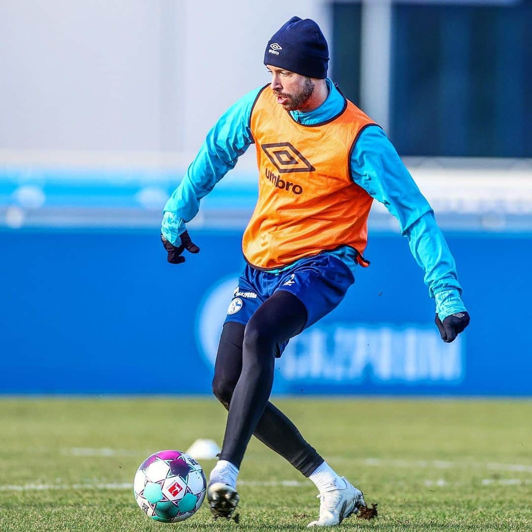 シャルケ04さんのインスタグラム写真 - (シャルケ04Instagram)「Welcome back, @markuth & @frederikroennow1! 💪🏽👋🏽 . . #Schalke #S04 #Knappen #Football #Soccer #Training #Work #WirLebenDich #🔵⚪️」12月28日 23時14分 - s04