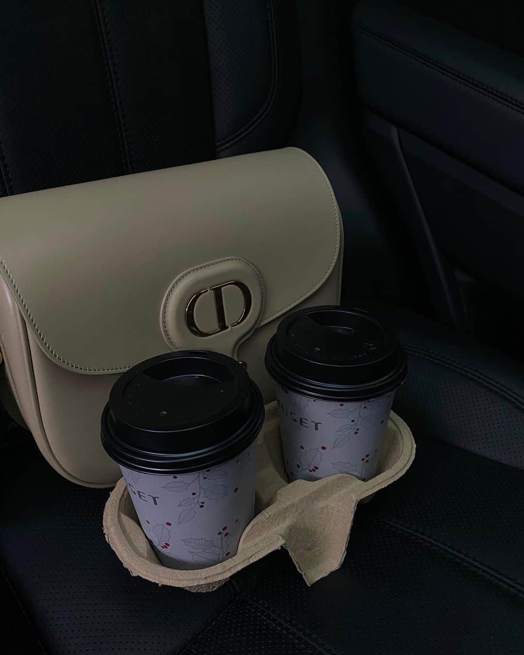 ペニーレ・タイスベックのインスタグラム：「Annonce Monday kit☕️☕️」