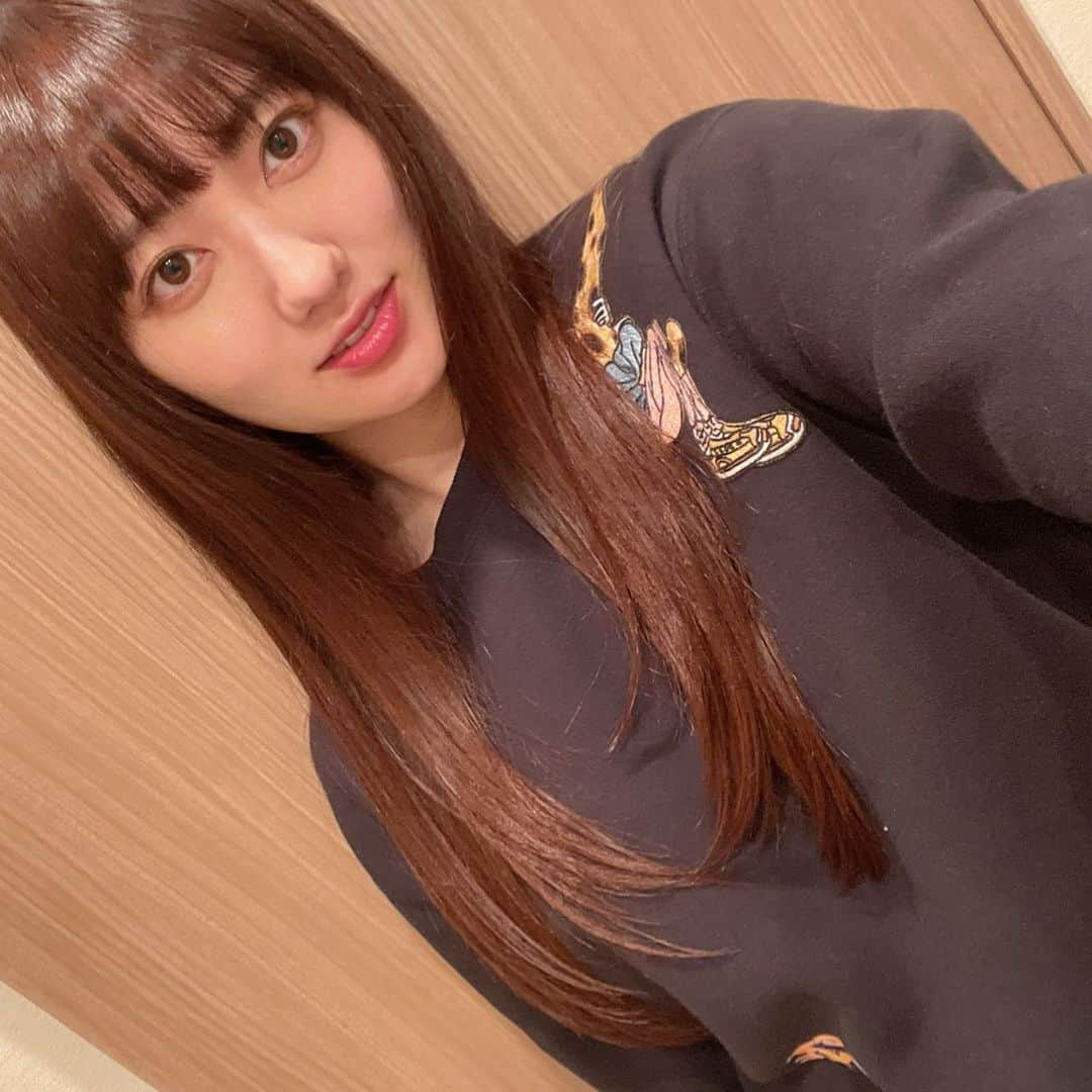 奥山かずささんのインスタグラム写真 - (奥山かずさInstagram)「あと3！！？！ . メンテナンスしてもらいました。年末年始サラサラで過ごせます。ありがとうございます😚😚 . 年末質問ストーリーもありがとう！」12月28日 23時14分 - kazusa_okuyama_official