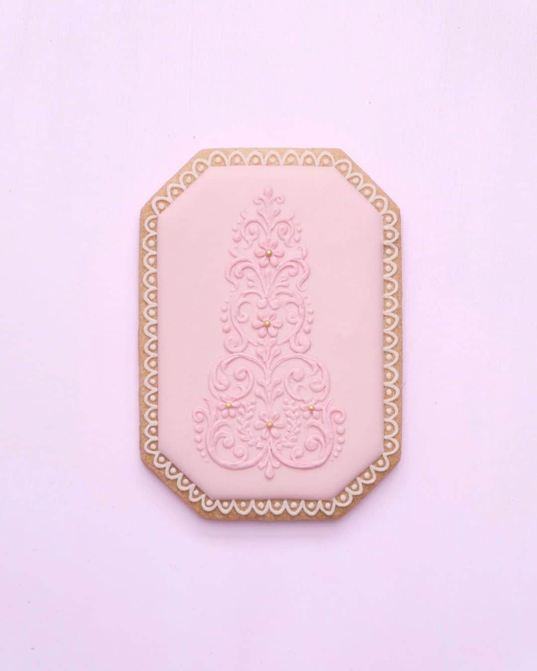 KUNIKAのインスタグラム：「PINK × PINK 🌸🌸🌸  ピンクの微妙な濃淡のクッキー🍥  #artofkunika」