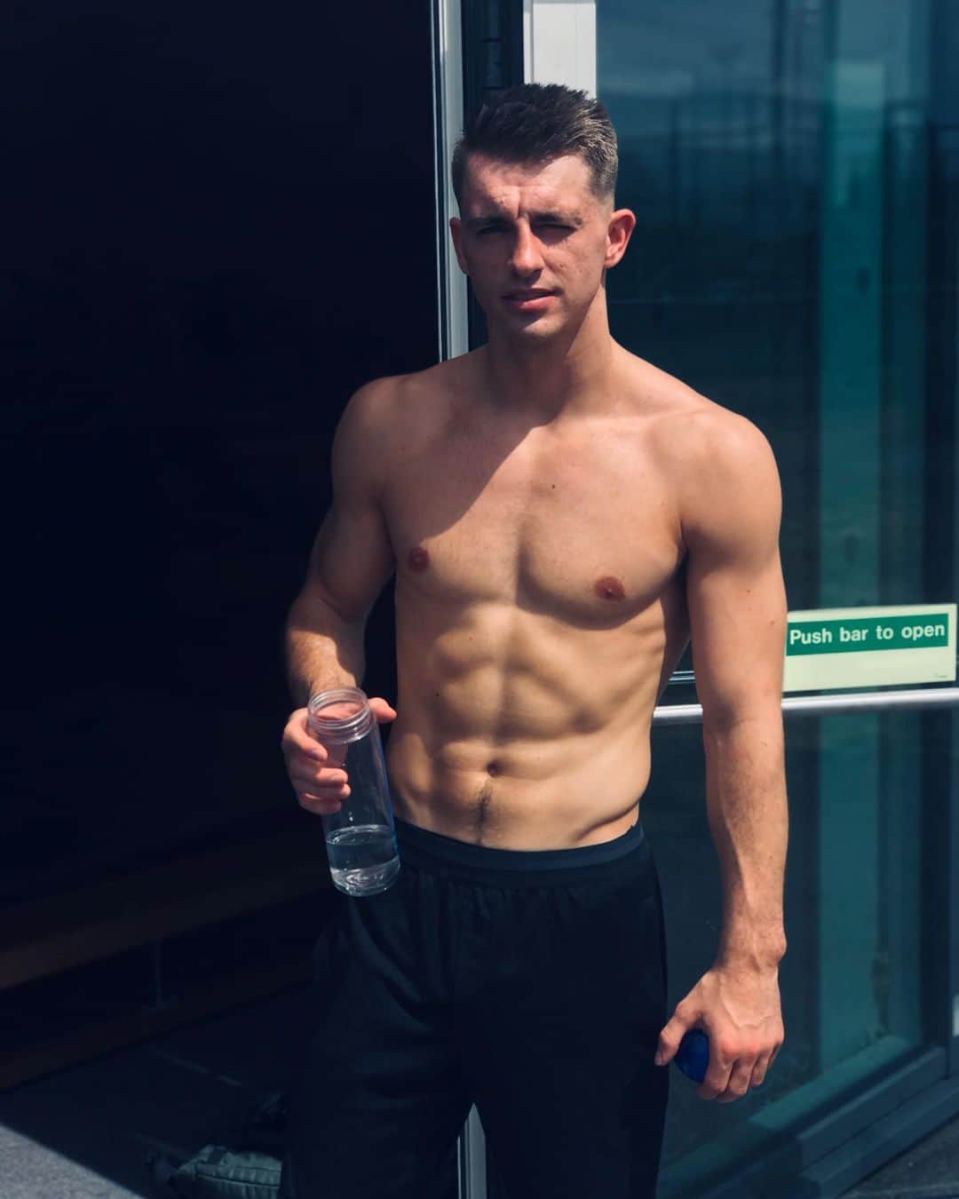 マックス・ウィットロックのインスタグラム：「Can’t believe that’s Christmas done. Who’s feeling motivated to get going in the new year? 💪👍」