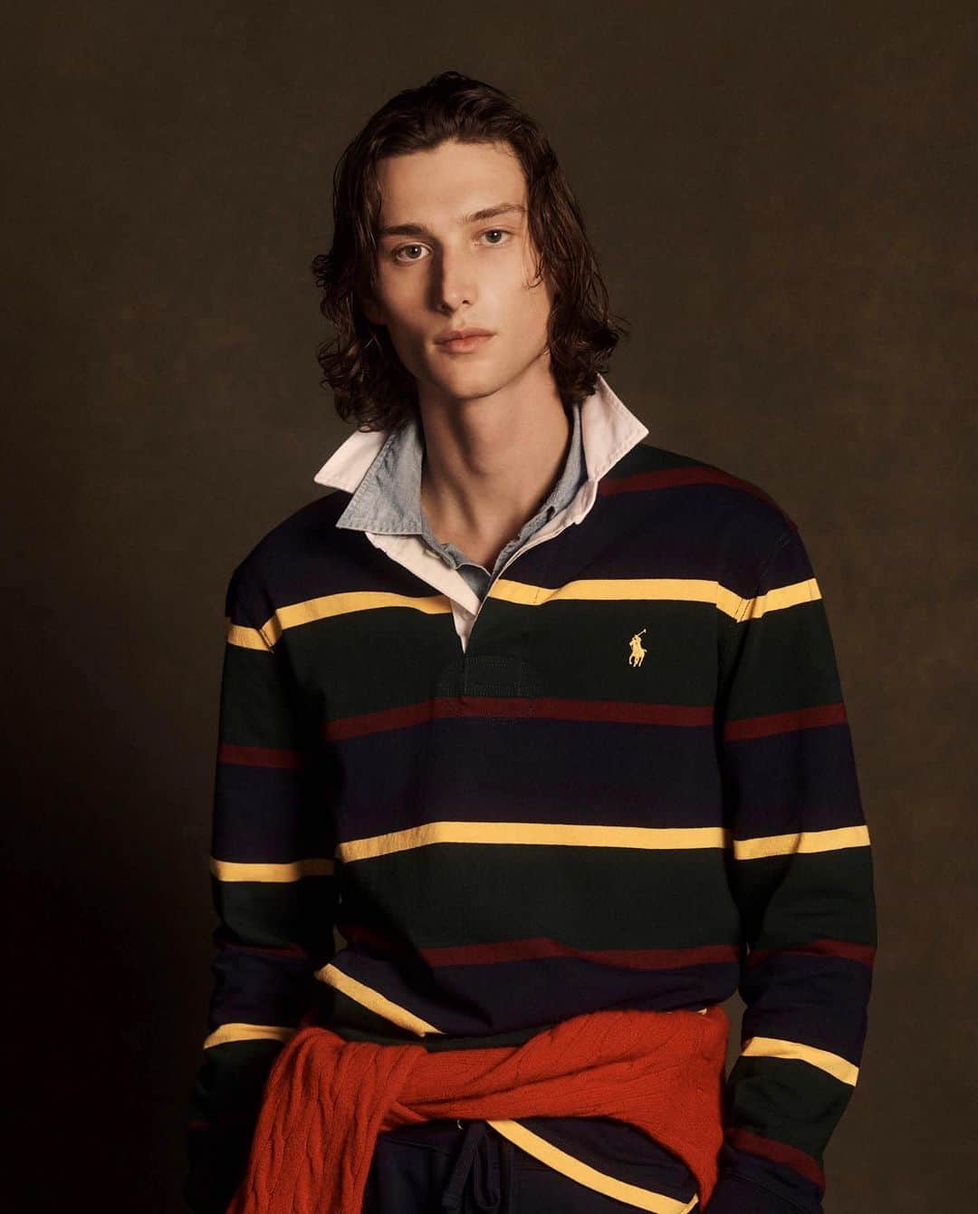 Polo Ralph Laurenさんのインスタグラム写真 - (Polo Ralph LaurenInstagram)「A timeless classic.   Our Iconic Rugby Shirt captures the sporty sensibility of #PoloRalphLauren, featuring distinctive bold stripes and craftsmanship from quality fabrics that stay true to the sport's rough-and-tumble heritage.  Discover the full Holiday collection and our favorite #RLGifts via the link in bio.」12月28日 23時28分 - poloralphlauren