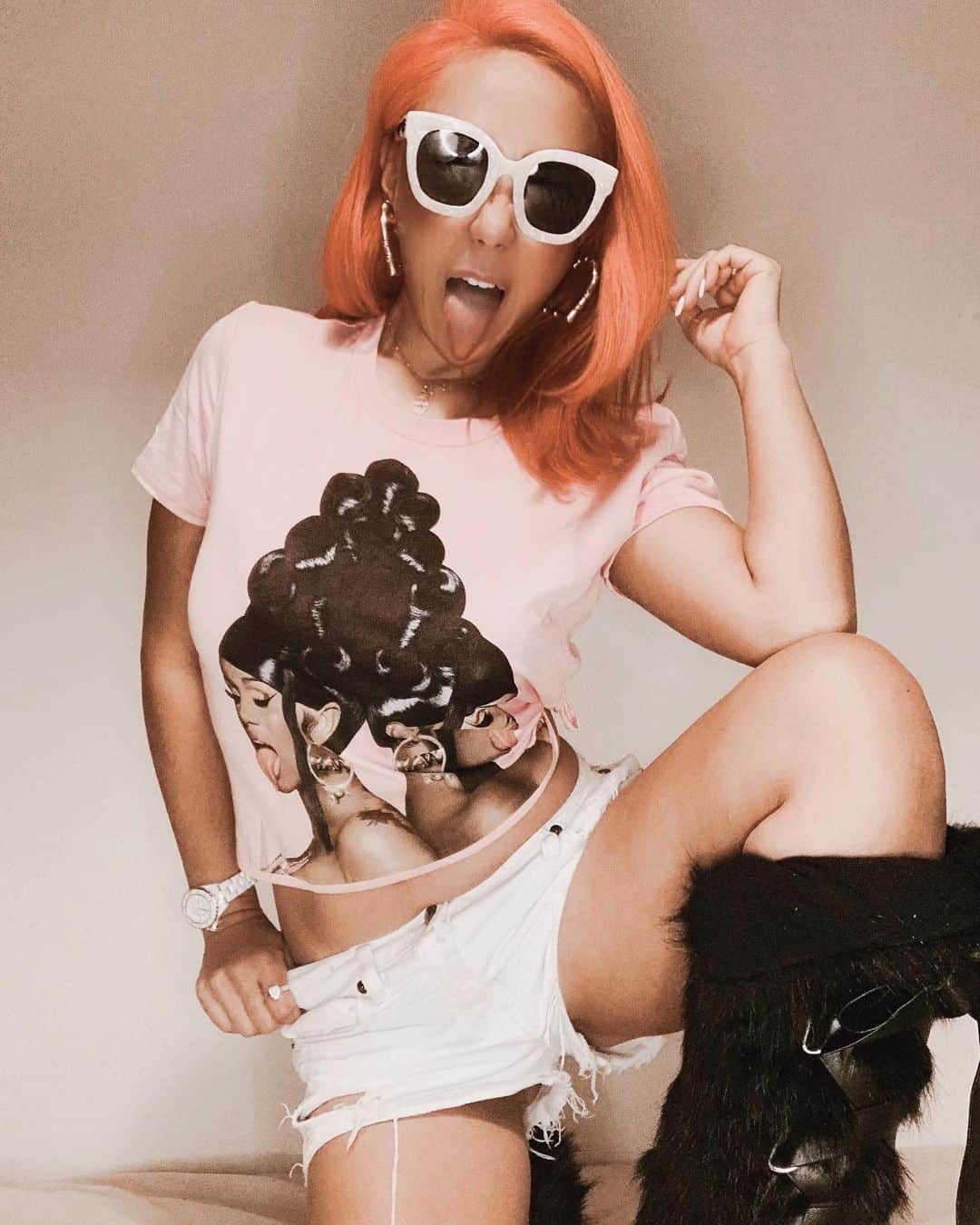 JAMOSAのインスタグラム：「I'm a savage  Classy, bougie, ratchet Sassy, moody, nasty  Acting stupid, what's happening? Bitch, what's happening?」