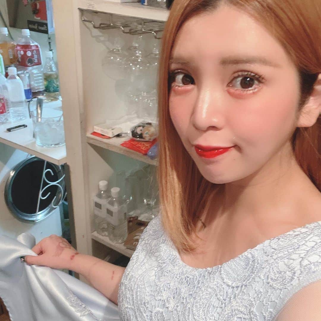 坂口杏里のインスタグラム：「そんな杏里ちゃんは 暇してるので お待ちしてます🎊❤️✨  club  SLOW 新宿区歌舞伎町1-9-6 三経32ビル3F 0332008522」