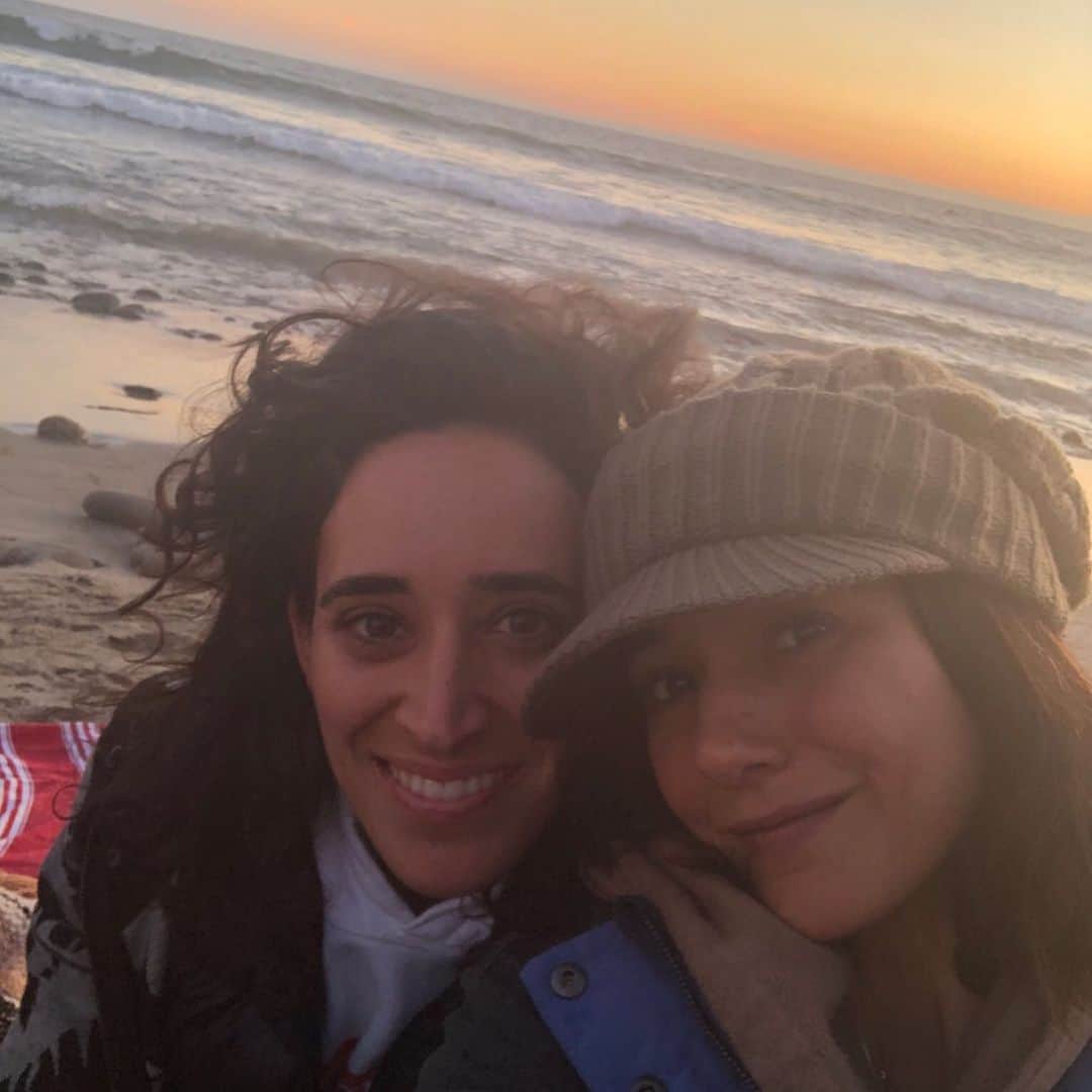 エマニュエル・シュリーキーのインスタグラム：「Happy birthday to this beauty, my sister from another mister, and the B to my BEM.. the world is a brighter place because of the light you bring to it. When you sing and play the guitar it’s clear to me the angels are near.. I can’t wait to be able to all sit around, eat, play music, have an impromptu dance party and of course take in a sunset, not 6 feet apart... I love you so very much @brentmichelle  Wishing you an epic year around the sun✨❤️🥰🎉💘」
