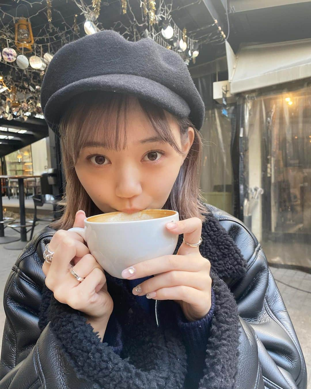 江野沢愛美さんのインスタグラム写真 - (江野沢愛美Instagram)「寒い日にテラスで飲むホットコーヒー☕️ 今年もあと少しだねぇ」12月28日 23時45分 - enosawa_manami