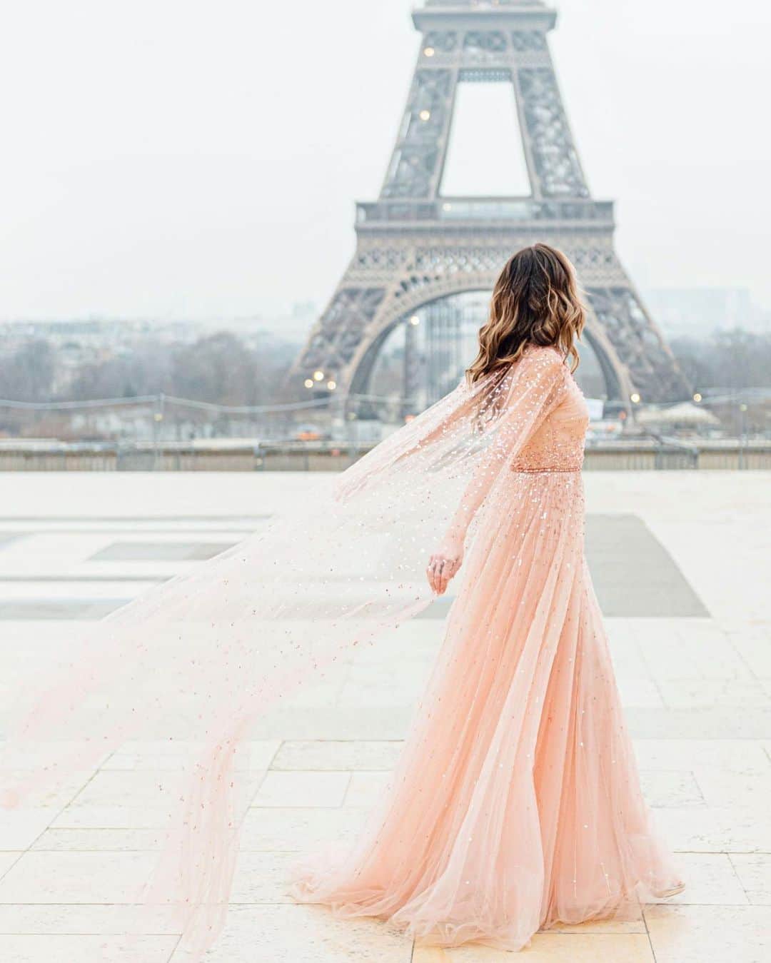 Monique Lhuillierのインスタグラム：「Twirling into the Week! 💗✨ #moniquelhuillier」
