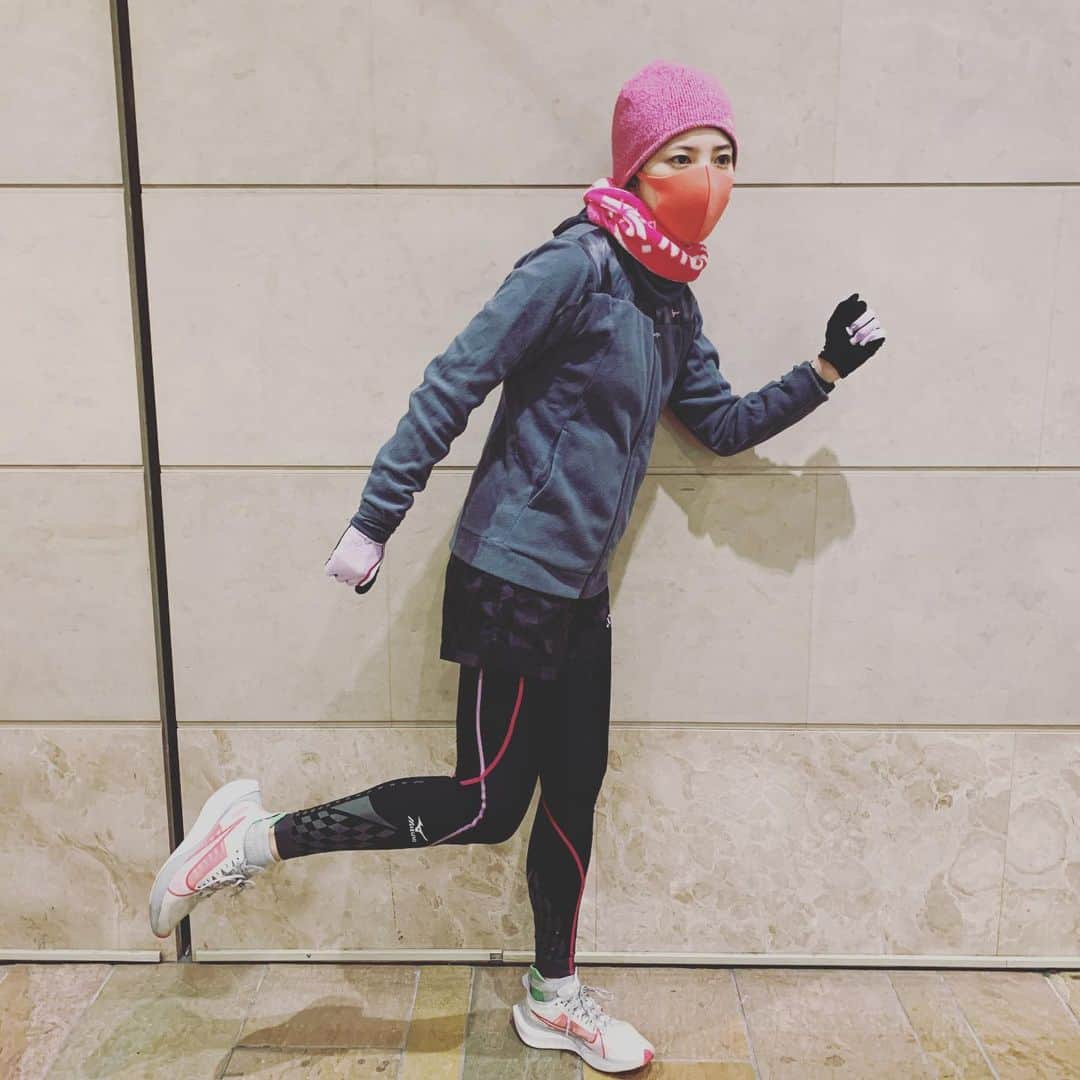 浜口順子さんのインスタグラム写真 - (浜口順子Instagram)「走ってきた。寒う。 見た目が怪しいなあ。  #ランニング #running #走るひと #run #ボディ #自己管理 #マラソン #頑張ります #スポーツ #japan #東京 #sports #tokyo #日本 #nippon #ヘルシー」12月29日 0時01分 - hamaguchijunko