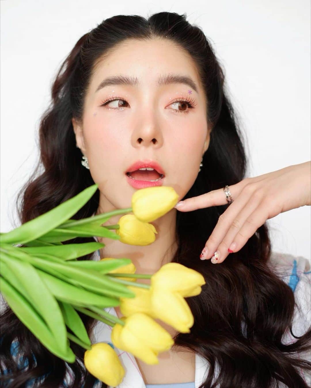 GYEON SEOのインスタグラム：「_* more glitter 🌟✨ . . #happyme」