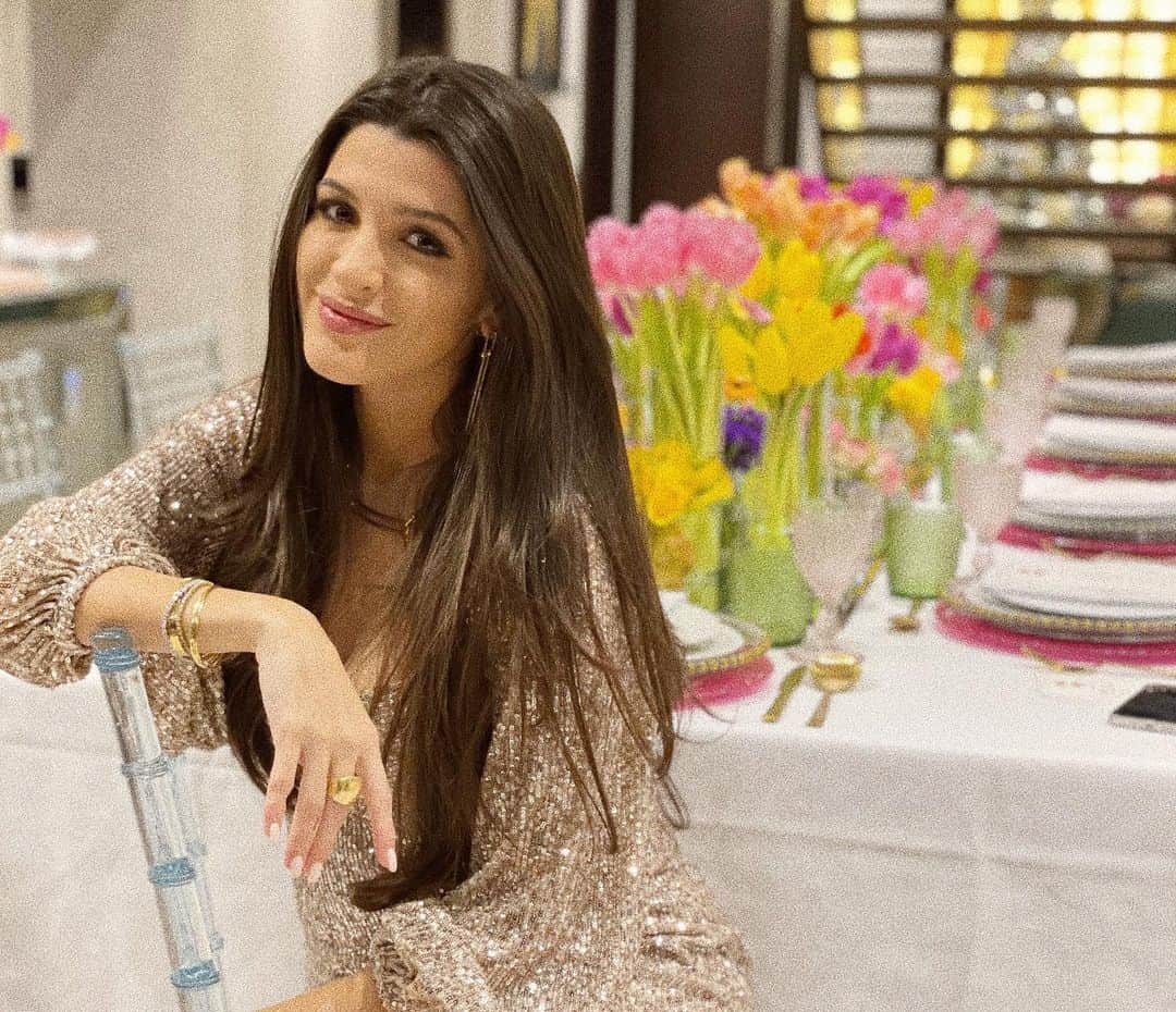 ナタリア・ベッカーのインスタグラム：「30 🌷🎉🎂 Muito feliz e grata a Deus por tanto cuidado com a minha vida, me sentindo muito amada 💖」