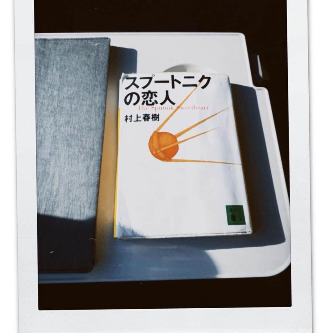 石川瑠華さんのインスタグラム写真 - (石川瑠華Instagram)「ジャック・ケルアックの 『オン・ザ・ロード』を読み終わって あらためて  どうしようもなく好き。 #スプートニクの恋人」12月29日 0時10分 - ___rukaishikawa