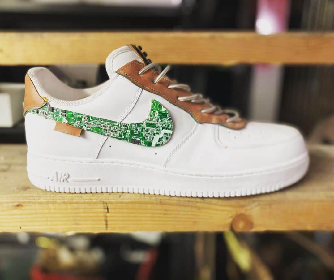 ディオニソのインスタグラム：「AIR FORCE 1 custom: CHIP  #af1 #af1custom #airforce1 #angeluspaint #sneakerholics #sneakers #sneakersaddict #sneakerhead #hype」