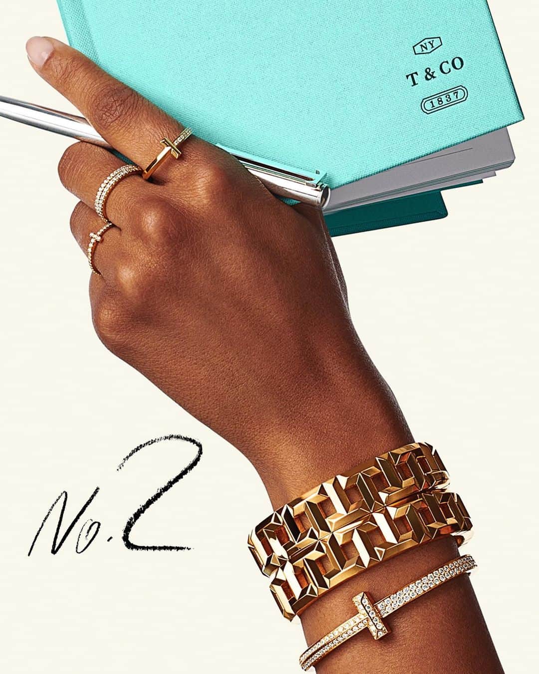 ティファニーさんのインスタグラム写真 - (ティファニーInstagram)「Resolution No. 2: Journal daily. Don’t forget to cross your Tiffany “T’s” and dot your “I’s.” Tap to shop. #TiffanyResolutions #TiffanyAndCo」12月29日 0時20分 - tiffanyandco