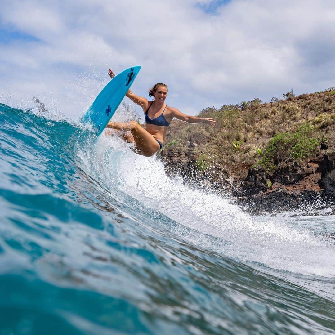 サヌークのインスタグラム：「Name someone having more fun. We’ll wait. #SmilePassItOn 📷 : @sweetwaterhawaii」
