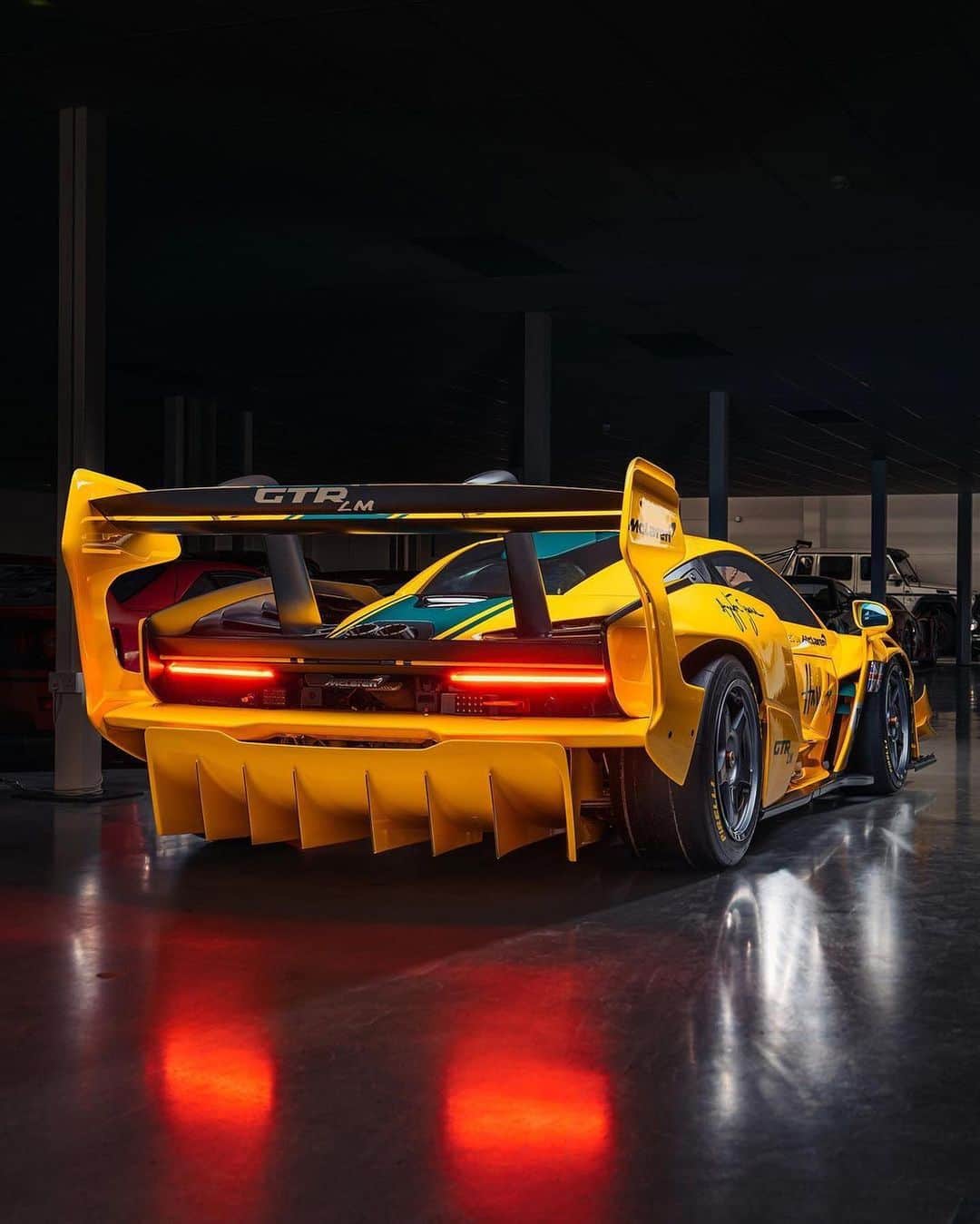 CarsWithoutLimitsさんのインスタグラム写真 - (CarsWithoutLimitsInstagram)「2020 McLaren Senna GTR LM 🎗 Photos @alexpenfold   #carswithoutlimits #mclaren #senna」12月29日 0時36分 - carswithoutlimits