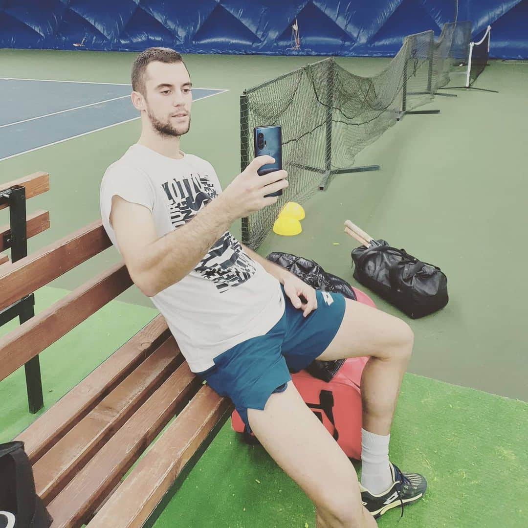 ラスロ・ジェレさんのインスタグラム写真 - (ラスロ・ジェレInstagram)「Post practice selfie time with my Motorola📱 😁😁 @motorola.srbija」12月29日 0時37分 - lacidj_95