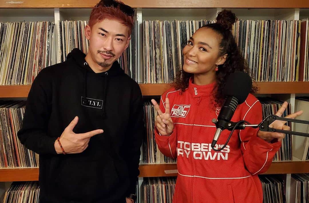 Crystal Kayのインスタグラム：「CK SUNDAY BRUNCH LIVE MEGA MIX WITH @dj_swing_jpn ❕❕❕  めーーーーっちゃ盛り上がったね😁遊びに来てくれたみんなありがとう！そして、サポートしてくれた @blockfm and @takudj にスーパー感謝😭❤️  初の試みだったけど、スイングさんのヤバイミックスと皆さんのサポートのおかげで最高な時間を2回も過ごせました😊またこれやろ！！w 日曜日がニュー金曜日な勢いでゆるく楽しんで次の日の月曜日盛り上げる気持ちでこういうのもいいんじゃない？なんつって😁また来年やりましょう😘👍  Thanks to everyone who joined our very first Sunday brunch mix!! I was just having way too much fun with swings awesome mix and connecting with all of you 💕perfect way to spend a Sunday 😁 gotta do it again.... Probably next year 😉 stay safe everyone ❤️  #CKSUNDAYBRUNCHMIX」