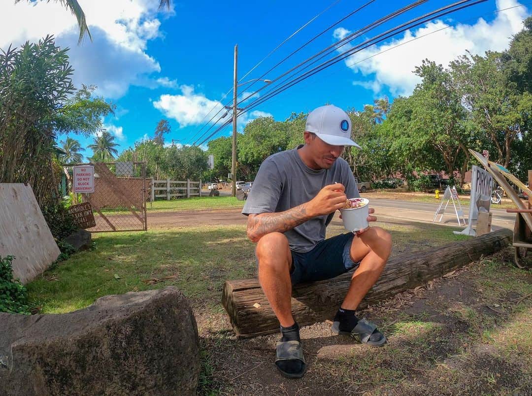 ミグエル・プッポのインスタグラム：「Alguém mais come aquele açaí depois do surf e pula o almoço? Principalmente quando tem onda e a gente já quer voltar para água 😂🙋🏽‍♂️」
