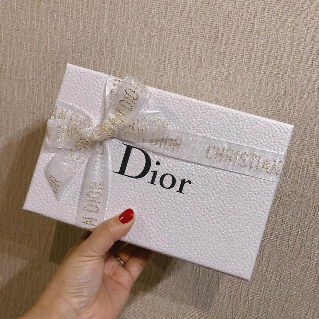 のインスタグラム：「もうひとつのChristmas present🎄🎁 . #dior #missdior #ミスディオール #オードゥパルファン」