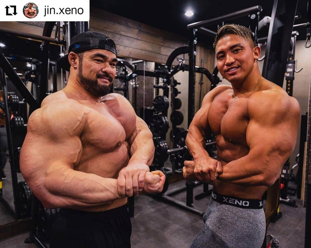 清水泰地さんのインスタグラム写真 - (清水泰地Instagram)「#Repost @jin.xeno • • • • • • 筋肉コスプレイヤー @taichi__shimizu  さんと！ 俺がただの細い人に見えるくらいやばい😂 次元違うってこういう事かと思い知らされました笑  #コスプレイヤー#筋肉#サイドチェスト」12月29日 0時47分 - taichi__shimizu