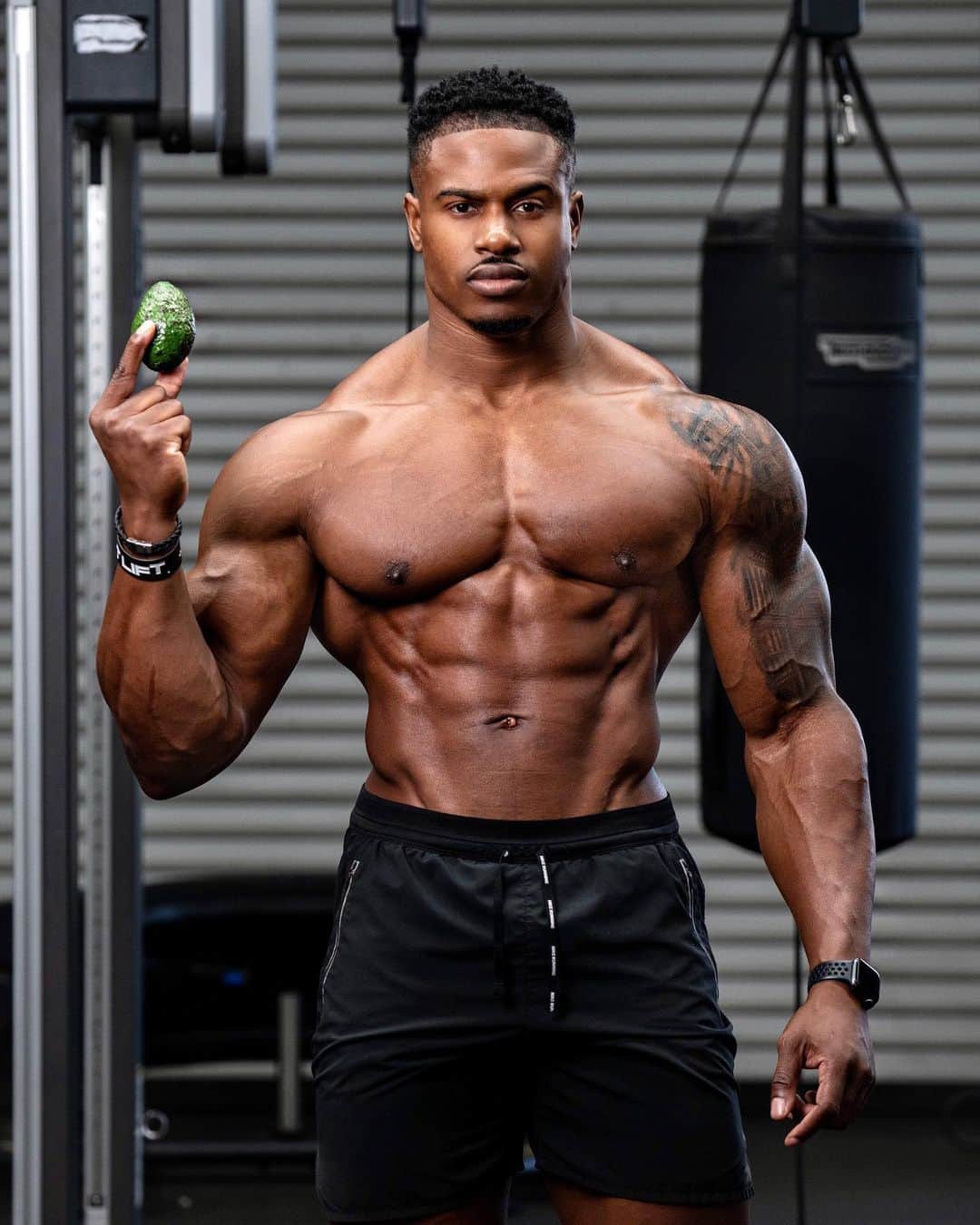 Simeon Pandaさんのインスタグラム写真 - (Simeon PandaInstagram)「What does an avocado 🥑 have to do with getting abs? 🤔 Watch my YouTube vid 🤷🏾‍♂️⁣ Link in bio 👊🏾⁣ ⁣ 👉 Download my diet & full training routines at SIMEONPANDA.COM⁣⁣⁣ ⁣⁣⁣ 👉 Be sure to SUBSCRIBE to my YouTube channel: YouTube.com/simeonpanda 👈⁣⁣⁣⁣⁣⁣ Many more 🏠 home workouts all FREE at Youtube.com/simeonpanda ⁣⁣⁣⁣⁣⁣ ⁣⁣⁣ 💊 Follow @innosupps ⚡️ for the supplements I use👌🏾⁣⁣⁣⁣ ⁣⁣ #simeonpanda」12月29日 0時50分 - simeonpanda