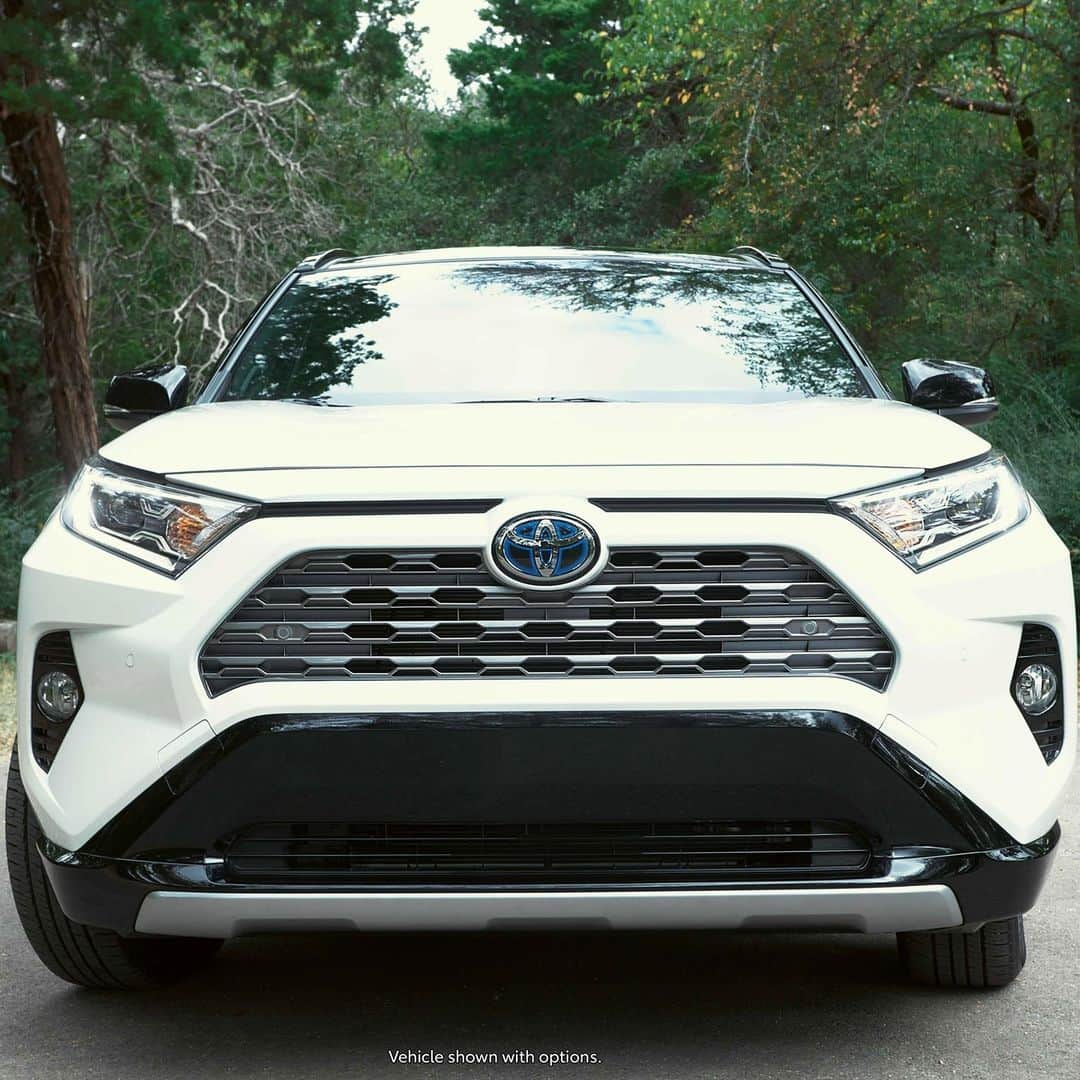 toyotausaさんのインスタグラム写真 - (toyotausaInstagram)「Face life head on. #RAV4 #Hybrid #LetsGoPlaces」12月29日 0時54分 - toyotausa