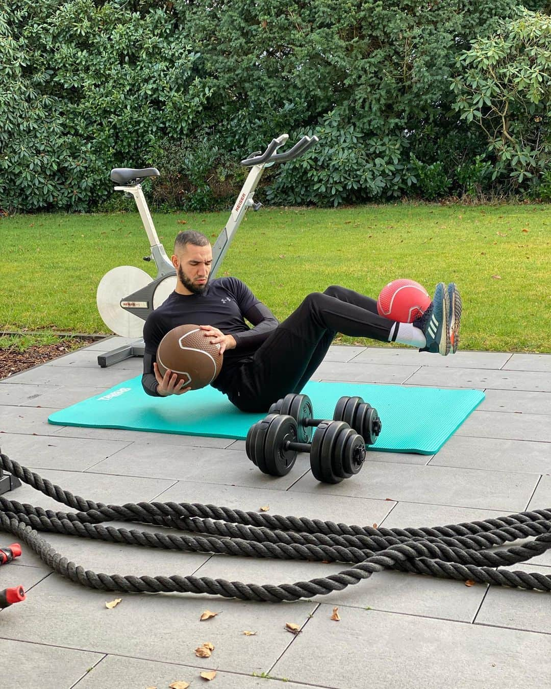 ナビル・ベンタレブさんのインスタグラム写真 - (ナビル・ベンタレブInstagram)「Routine. 💪🏽#hardworkdedication💯」12月29日 0時58分 - nabilbentaleb