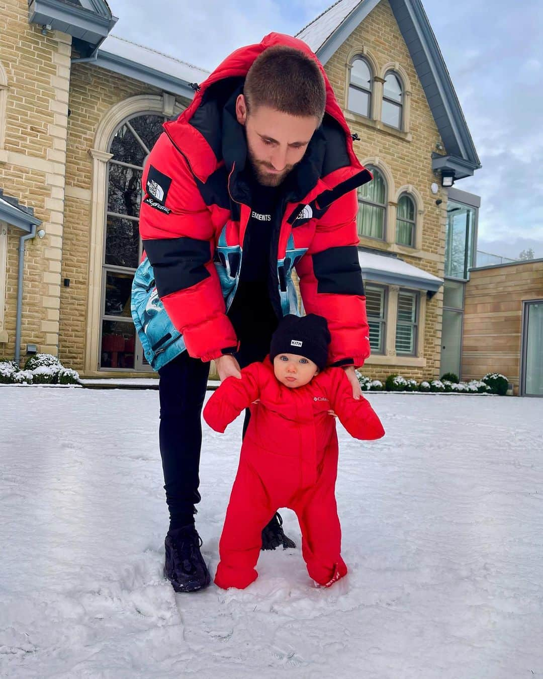 ルーク・ショーのインスタグラム：「❄️❤️」