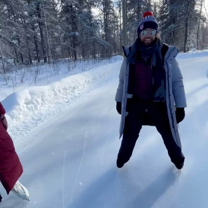 ジャン＝リュック・ベイカーのインスタグラム：「Playing around in the wild ❄️🐧  #outdoorskating #hawayekbaker #jeanlucbaker #thereigoagainwiththehashtags #playingaround #groovin #winterwonderland」