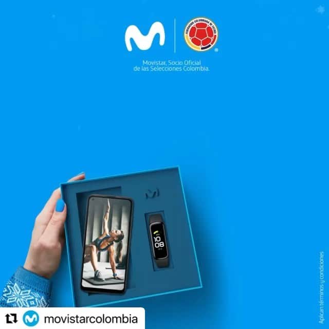 サッカー コロンビア代表チームのインスタグラム：「#Repost @movistarcolombia   Esta Navidad es tiempo de subir el ritmo y nuestra Selección Colombia lo sabe, porque comprando un smartphone en Movistar te llevas una Sport Band de regalo. Actívate en un plan Pospago desde $61.990 mes」