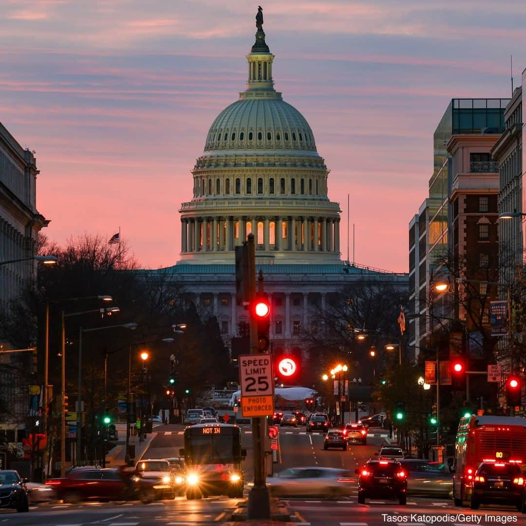 ABC Newsさんのインスタグラム写真 - (ABC NewsInstagram)「The sun rises over the U.S. Capitol in Washington, D.C., the morning after President Donald Trump signed the $900 billion coronavirus relief package.」12月29日 1時26分 - abcnews