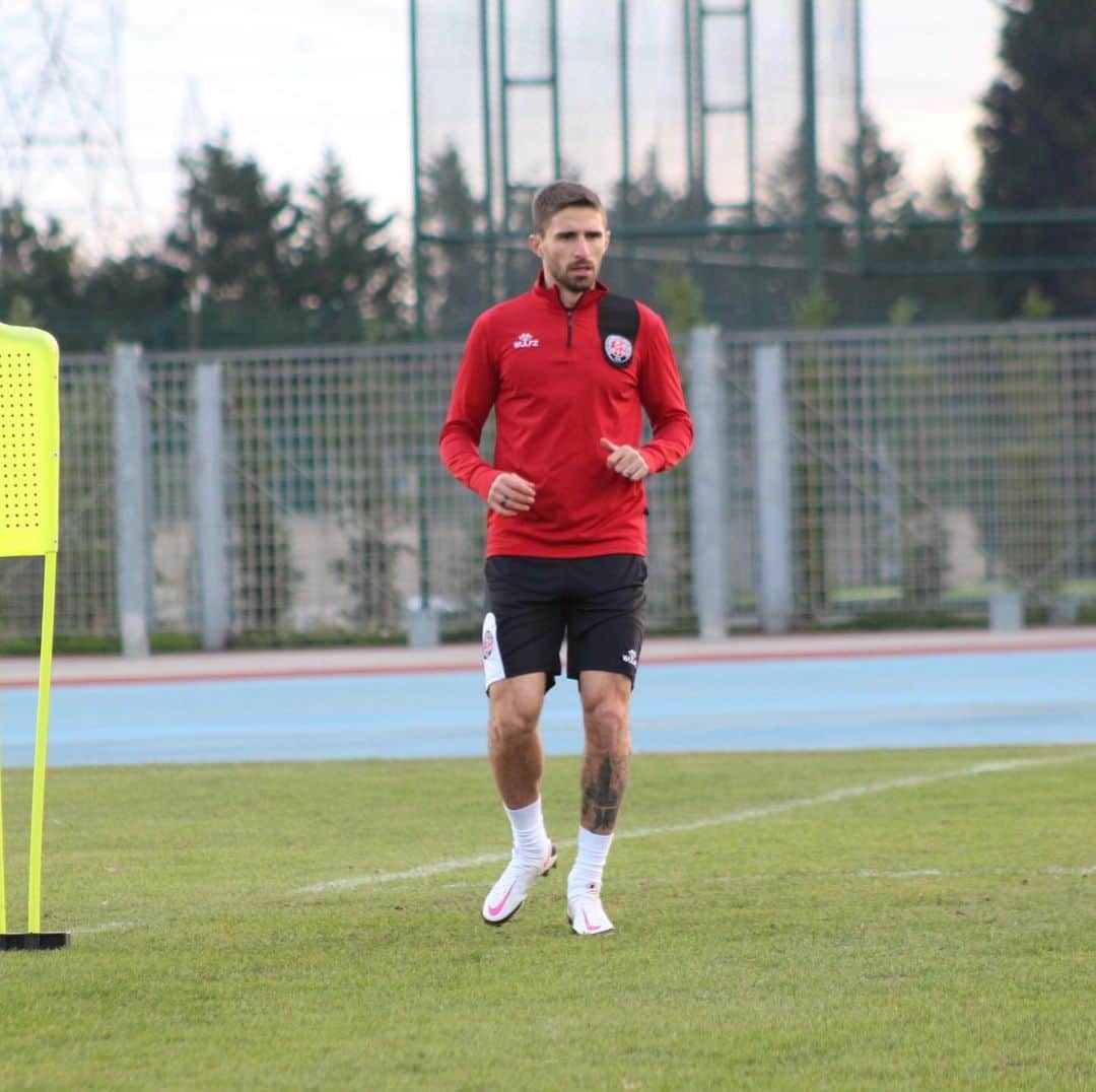ファビオ・ボリーニのインスタグラム：「My time is coming! 👊🏼 @karagumruk_sk #football #goal #istanbul」