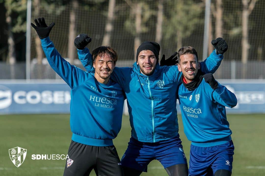 岡崎慎司のインスタグラム：「Winner 🎾⚽️😊」