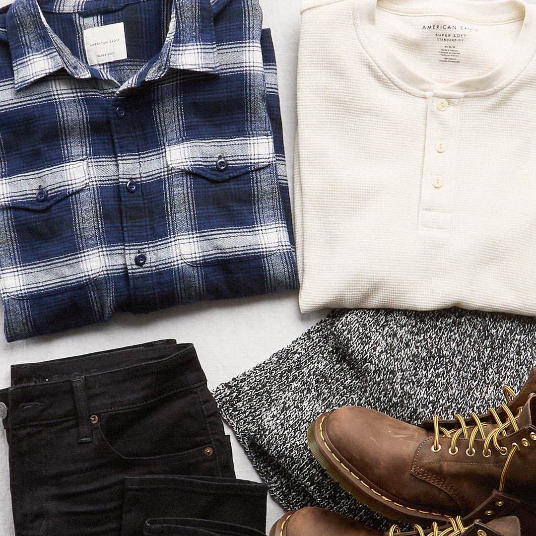 American Eagleのインスタグラム：「Don’t drop the ball on your NYE look… you can still look 🔥 on Zoom!」