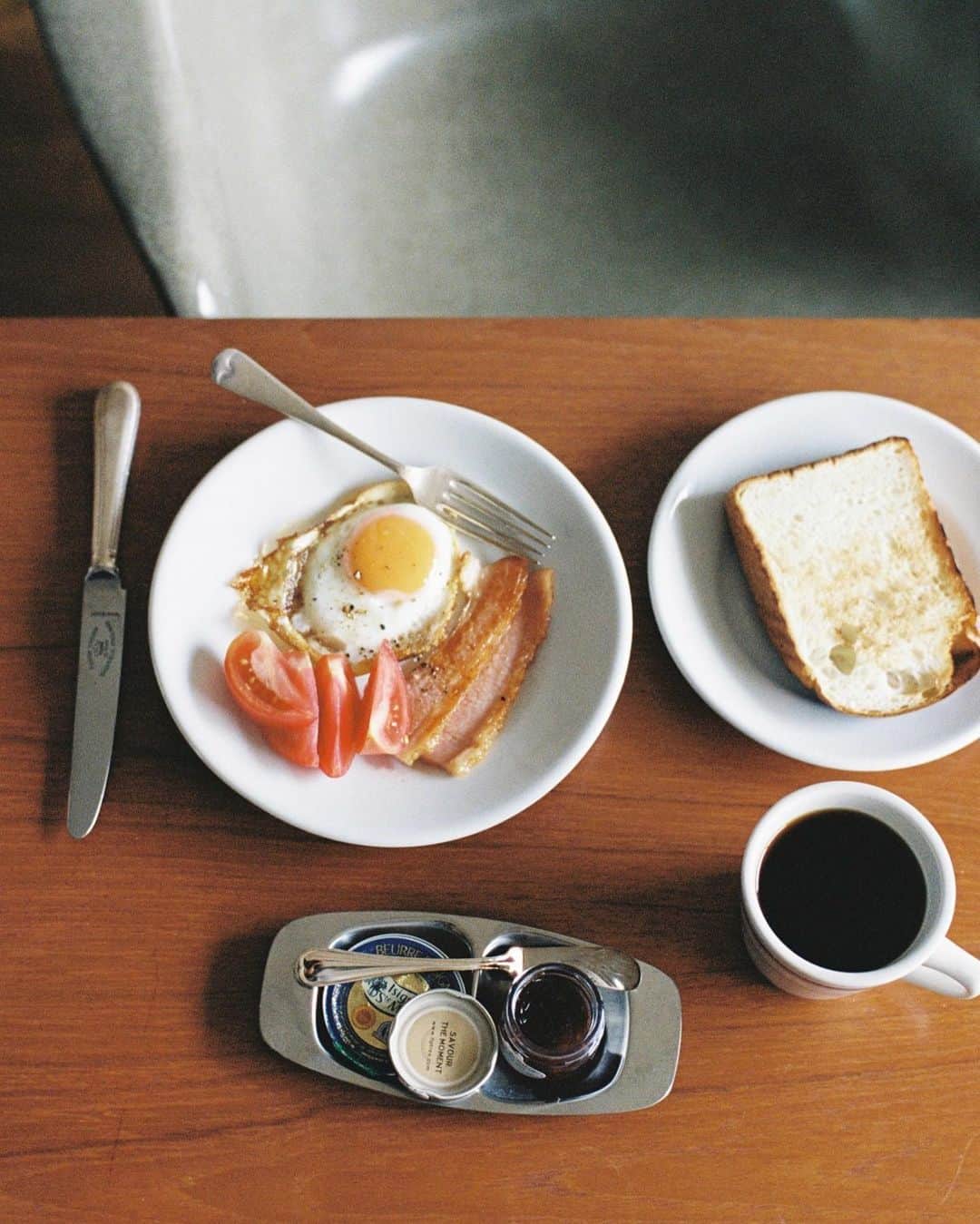 Nanaのインスタグラム：「いつかの朝食。日常。 #lifewithkodak #35mmfilm  #nikonf3 #portra400」