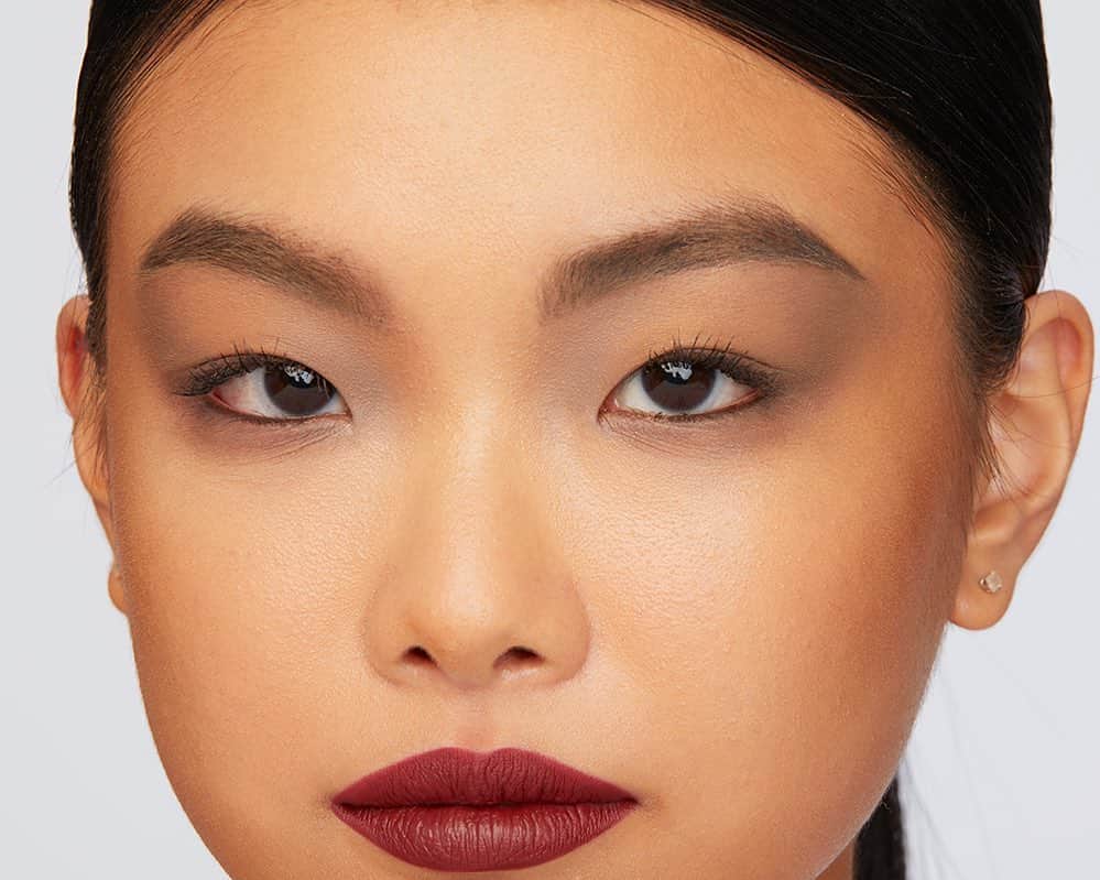 Maybelline New Yorkさんのインスタグラム写真 - (Maybelline New YorkInstagram)「Get a simple holiday look with our #fitmefoundation, #superstaymatteink shade ‘groundbreaker’ and a touch of our #colorstrike eyeshadow shade ‘flare’ to the eyes. Tap to shop!」12月29日 1時45分 - maybelline