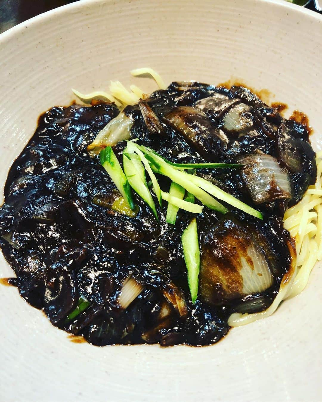 堤太輝さんのインスタグラム写真 - (堤太輝Instagram)「新大久保 『肉&麺』  ジャージャー麺とチャンポンと酢豚のセット  韓国酢豚も美味いんだよ  クセになる✨  また食べたい🤤  #肉&麺　 #肉と麺 #肉あんど麺  #짜장면 #じゃーじゃー麺  #ジャージャー麺  #ジャジャン麺  #じゃじゃ麺  #正解はどれなのw？ #唐辛子チャンポン #짬뽐 #チャンポン #ちゃんぽん #韓国ちゃんぽん #酢豚 #韓国酢豚 #탕수육 #タンスユク #韓国料理  #韓国グルメ  #新大久保 #新大久保グルメ  #新大久保ごはん #新大久保ランチ #新大久保韓国料理  #韓国好きな人と繋がりたい  #韓国好きな人と仲良くなりたい  #韓国料理大好き  #どりあんず堤とジャージャー麺とチャンポンと酢豚 #早く韓国行きたい」12月29日 1時40分 - 223_taiki