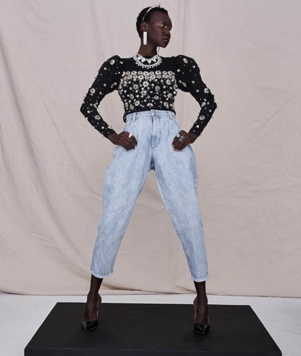 ニコールミラーのインスタグラム：「#NYE #outfitinspiration for when you want to dress it up and keep it casual. ✨ Love this shot of our embellished dress styled with denim for @rivetandjeans!」