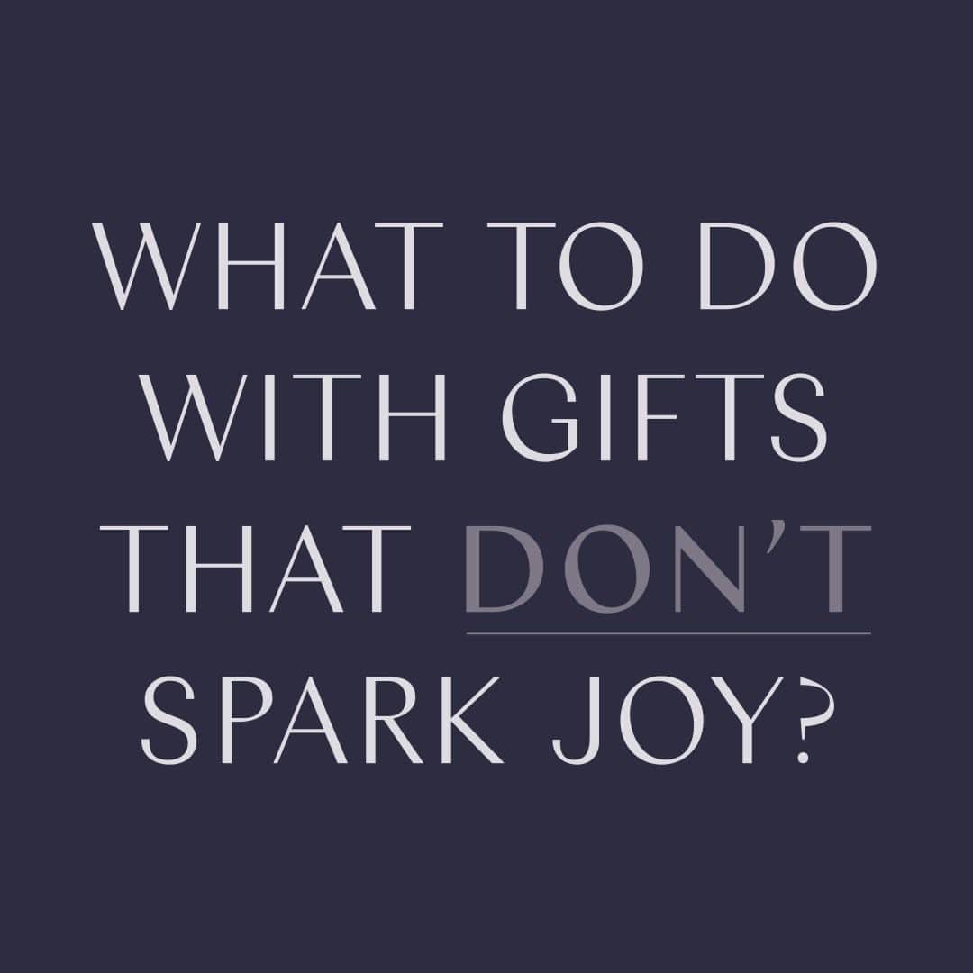 のインスタグラム：「Gifts are thoughtful expressions, but sometimes they don’t suit your taste. Maybe you don’t want to donate them just yet, but you also shouldn’t shove these gifts away and feel guilty every time you see them. So what should you do? Visit the link in my profile to learn my three simple rules for making the most of gifts you receive.」
