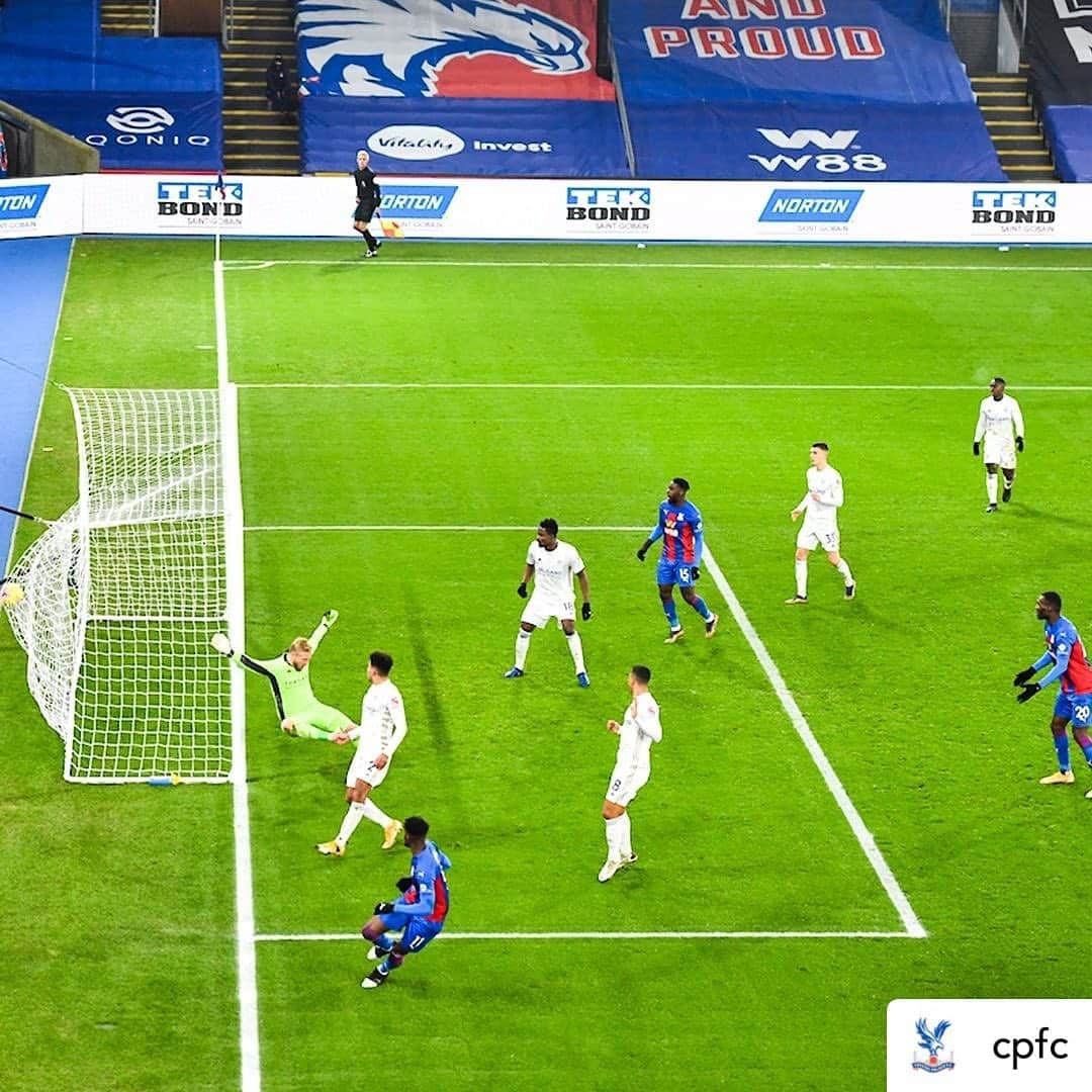 プレミアリーグさんのインスタグラム写真 - (プレミアリーグInstagram)「Sensational from Zaha 🙌⁣ ⁣ Repost • @cpfc ⚡ WILF FOR THE LEAD ⚡⁣ ⁣ #CPFC #PremierLeague #PL #CRYLEI」12月29日 2時02分 - premierleague